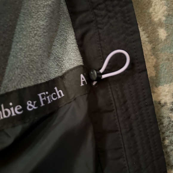 NWOT Abercrombie and Fitch Water and Wind Resistant Winter Jacket XS - Picture 9 of 12